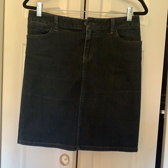 Tommy Hilfiger denim skirt. - Picture 1 of 2